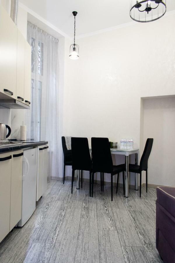 Apartment Barvy Lvova On Kostyushka St Bagian luar foto