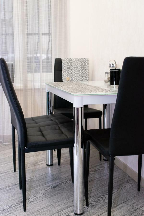 Apartment Barvy Lvova On Kostyushka St Bagian luar foto