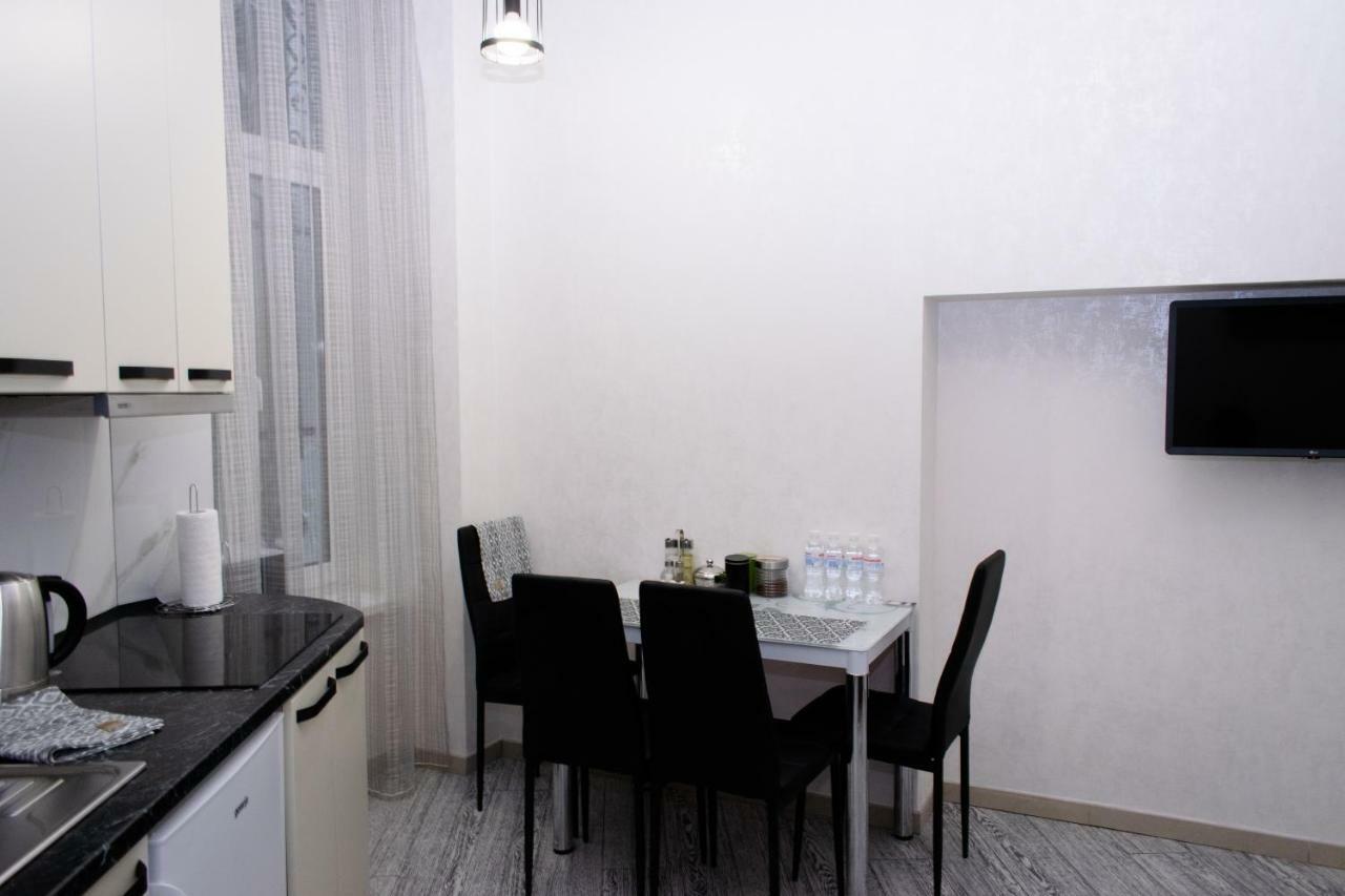 Apartment Barvy Lvova On Kostyushka St Bagian luar foto