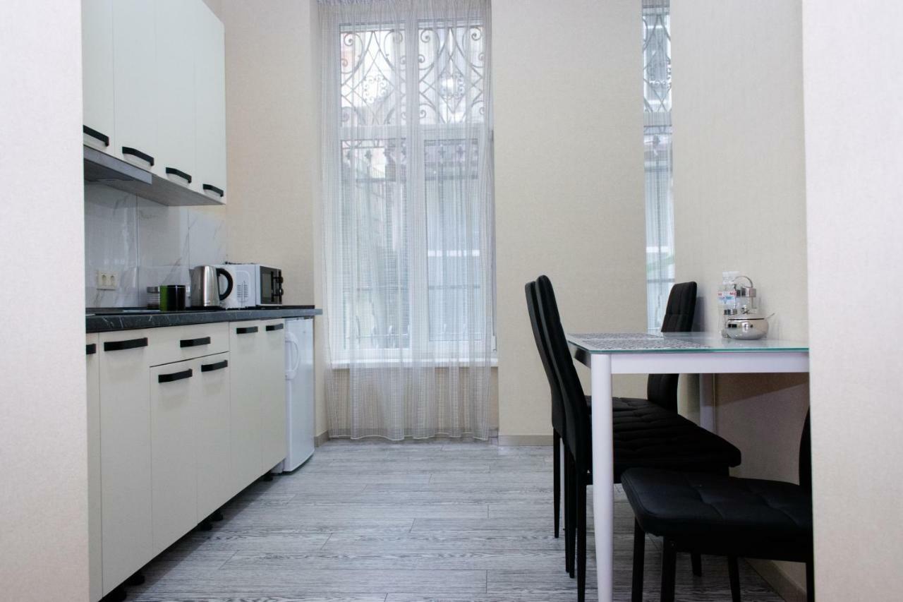 Apartment Barvy Lvova On Kostyushka St Bagian luar foto
