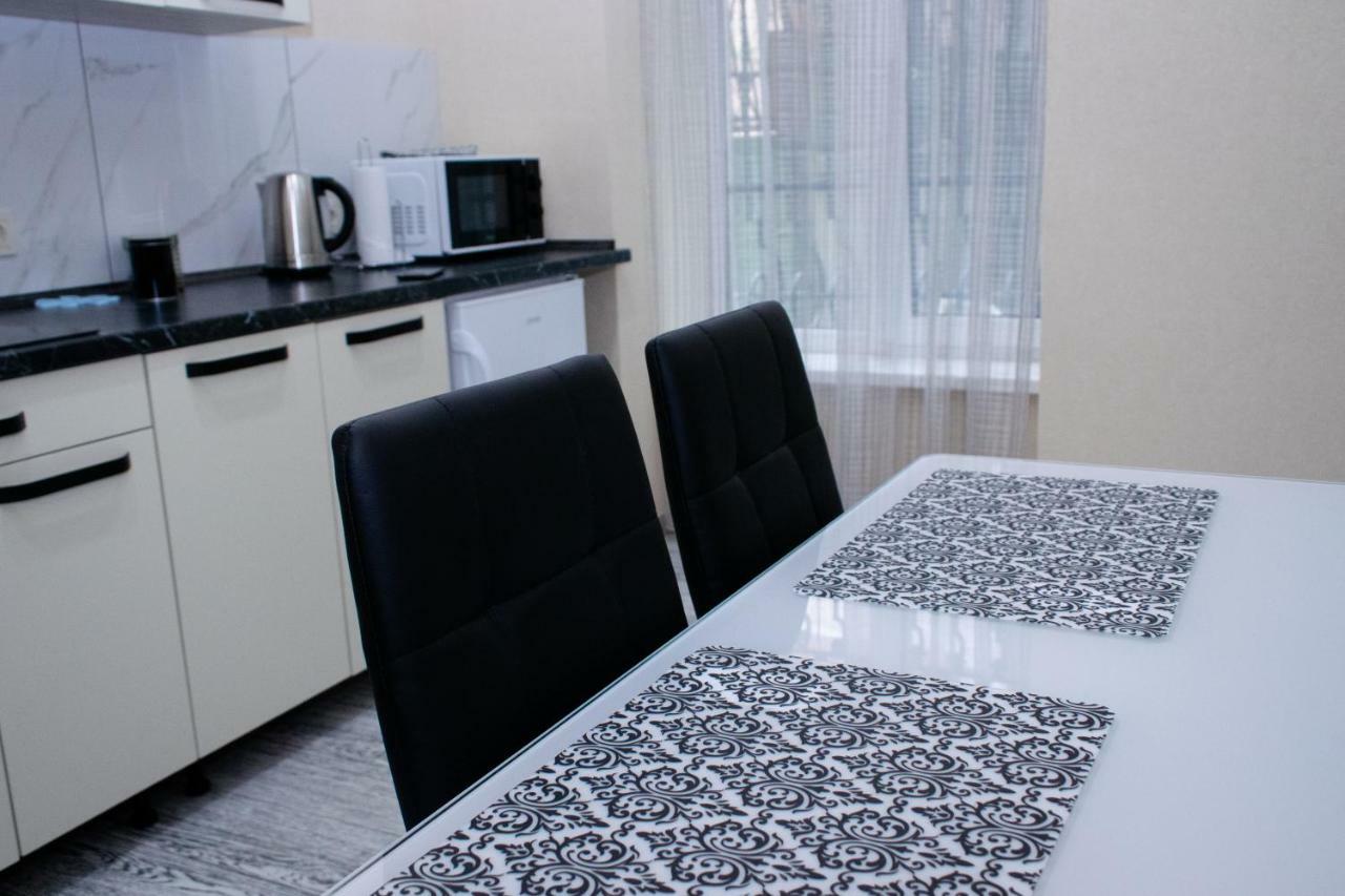 Apartment Barvy Lvova On Kostyushka St Bagian luar foto