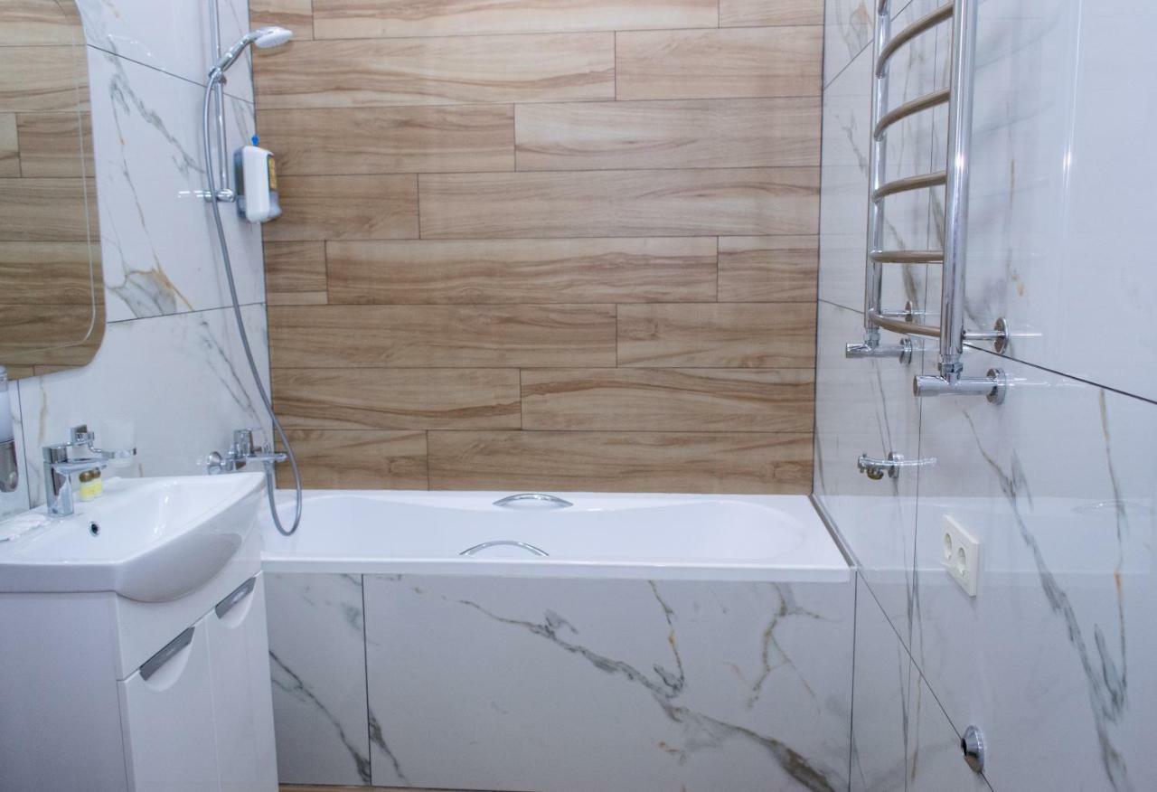Apartment Barvy Lvova On Kostyushka St Bagian luar foto